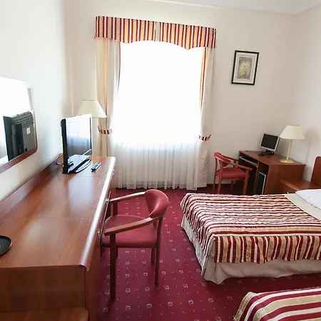 Twins Ii Hotel Varšava