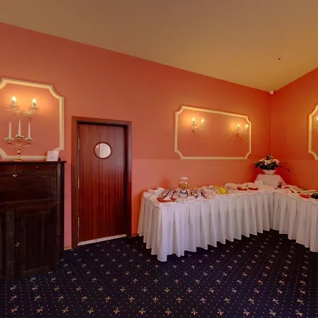 Twins Ii Hotel Varšava