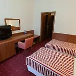 Hotel Twins Ii