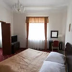 Hotel Twins Ii