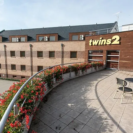 Twins Ii 3*